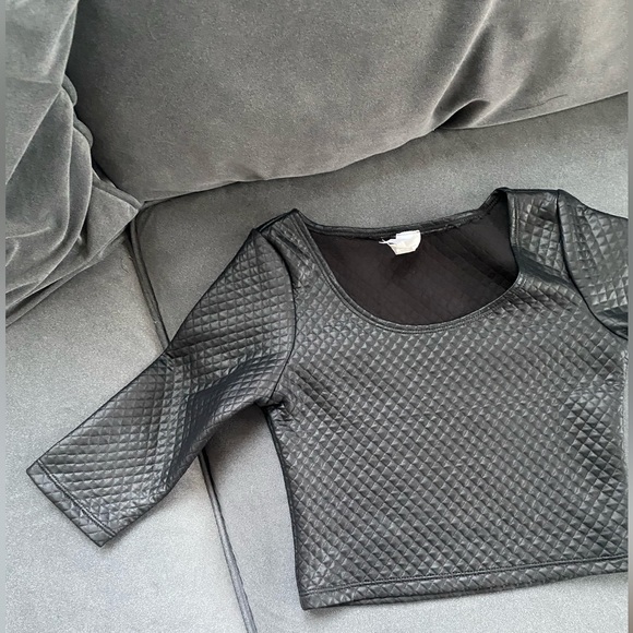 Quilted faux leather long crop top - Picture 7 of 8